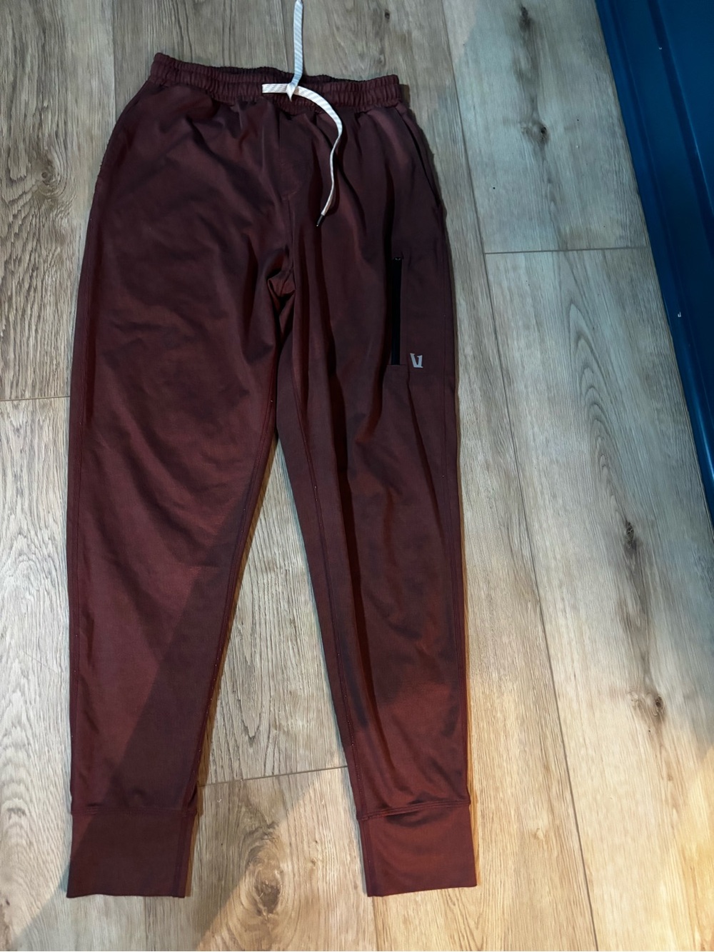 Vuori Men's Maroon Sunday Performance Jogger Pants size small NWOT